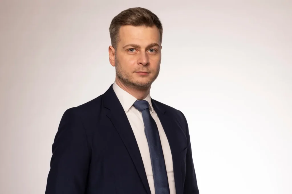 Radca prawny Marcin Bartniczak w kancelarii w Stargardzie